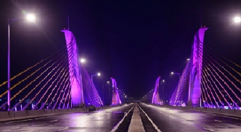 சுற்றுலா பயணிகளை ஈர்க்கும் வகையில் ஒளிமயமாக்கப்பட்ட களனி பாலம் 